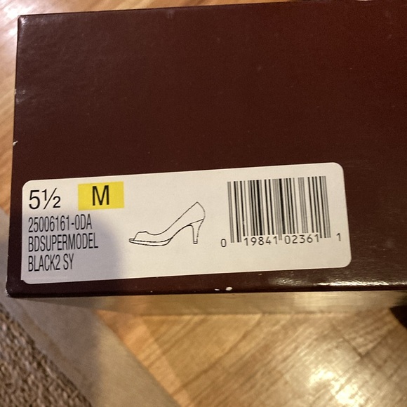 Bandolino 5.5 Black peep toe heels - Picture 8 of 8